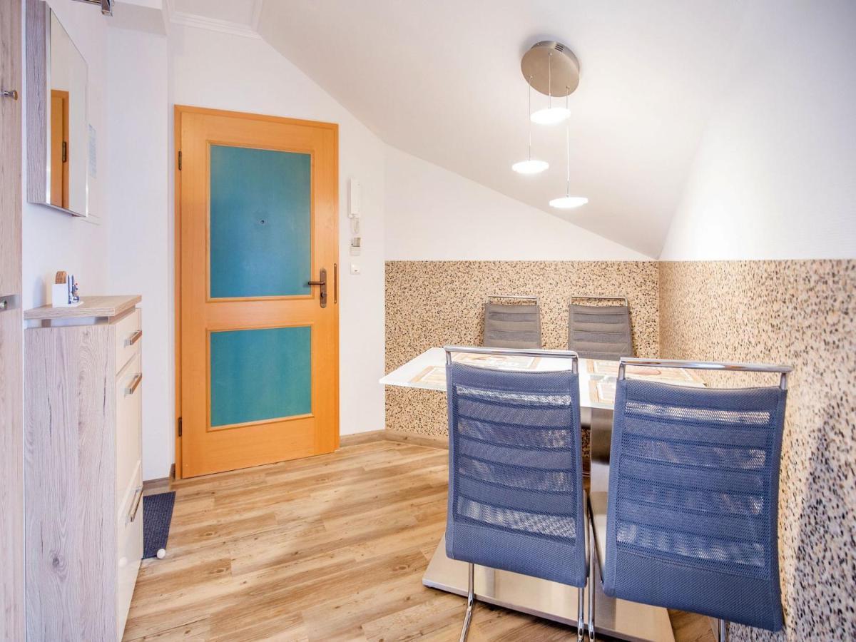 Komfortplus Mit 2 Schlafzimmern Und Balkon Im Dachgeschoss 198 Apartment